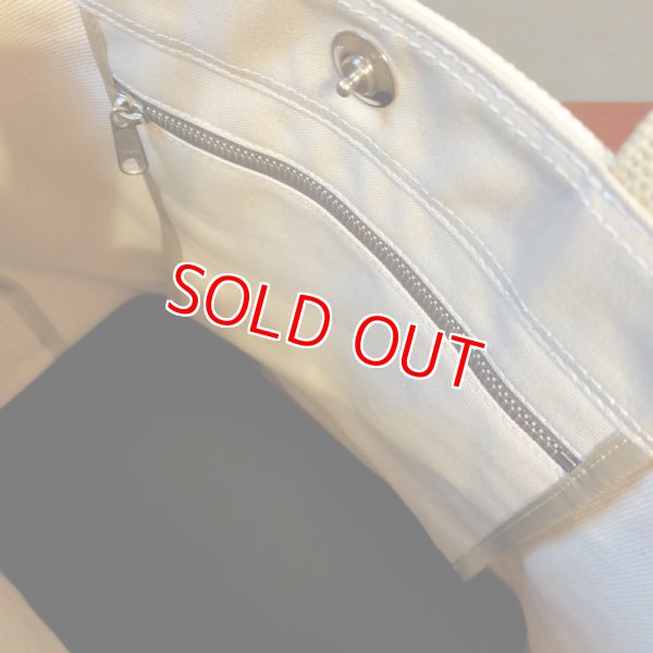 ファスナー付き内ポケット