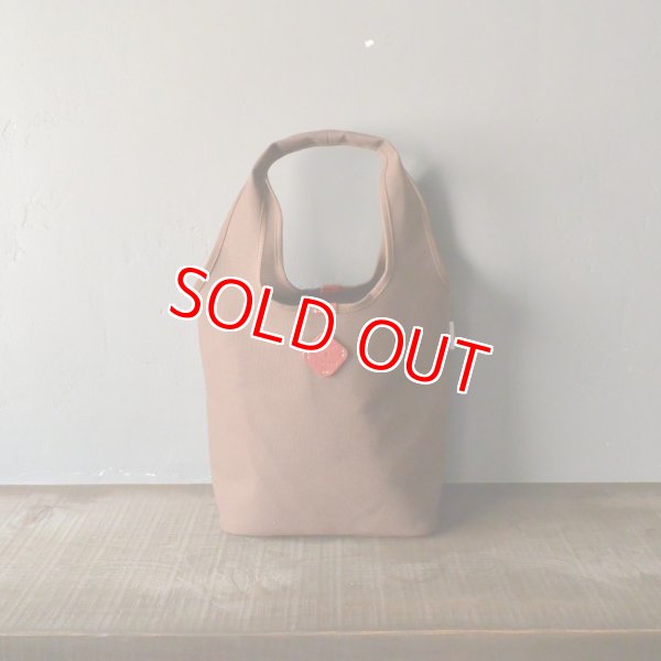 本体色　チョコ