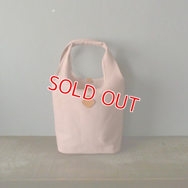 革タグの色　キャメル