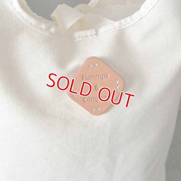 革タグの色　キャメル